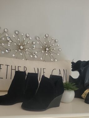 Bootie-licious Momement-Lucky Brand Suede Wedge Ankle Size 8M Side Zip Yamina